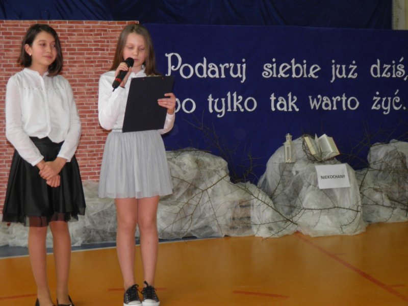 Przedstawienie "Niekochany"